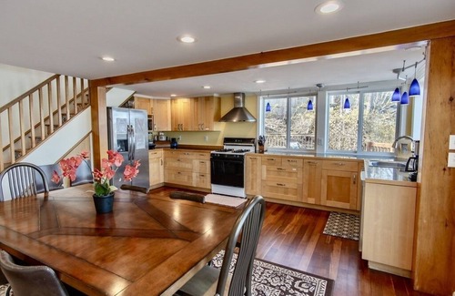 Northwest Ithaca House | Lakefront Cottage Retreat with Kayak Access Near Wineries