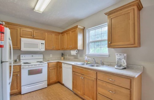 Smyrna House | Stylish Clear Circle: Modern 3BR with Great Amenities!