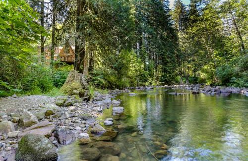 Rhododendron House | Idyllic Clear Creek Cabin with Private Beach and Ocean View
