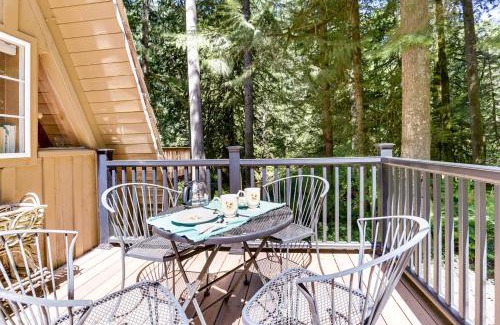 Rhododendron House | Idyllic Clear Creek Cabin with Private Beach and Ocean View