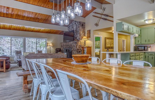 Rhododendron House | Cozy Clear Creek Mt. Hood Retreat with Breathtaking Views