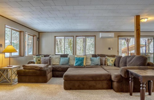 Rhododendron House | Inviting Clear Creek Mt Hood Retreat: Pet-Friendly Getaway