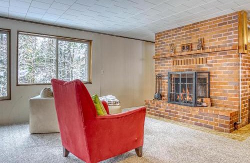 Rhododendron House | Inviting Clear Creek Mt Hood Retreat: Pet-Friendly Getaway