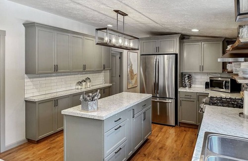 Cascade Apartment | Ideal Modern Cabin with Pool Near Clear Creek Station