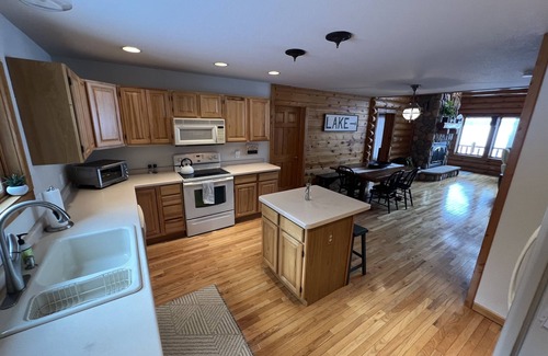 Tomahawk Cabin | Lakefront Cabin with Hot Tub & Beach near Tomahawk