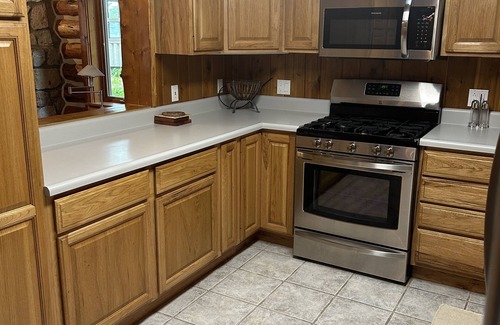 West Branch Cabin | Serene Clear Lake Resort: Cozy Pet-Friendly Cabin Retreat