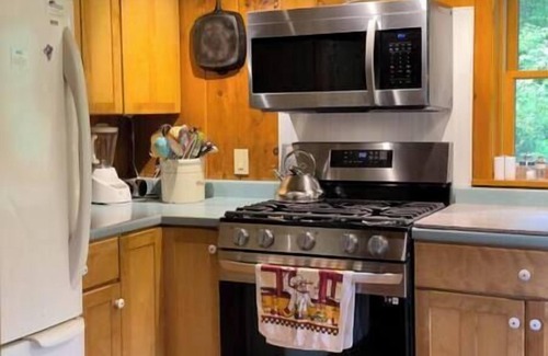 Wolcott House | Serene Escape at Clear Pond Cottage - 30 Acres of Tranquility