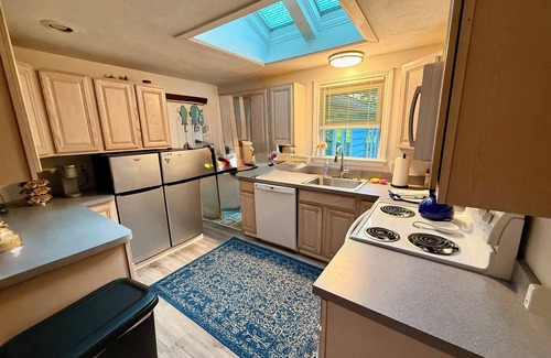 Plymouth Apartment | Pet-Friendly Clear Pond Penthouse by the Beach in Plymouth
