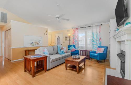 Clearwater House | Pet-Friendly Retreat at Clearwater - Family Enjoyment Awaits