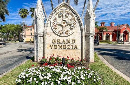 Clearwater Apartment | Relax at Clearwater Captivation with Pool & Hot Tub Access