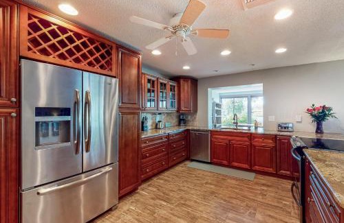 Clearwater House | Family-Friendly Escape at Clearwater Cheer - 4-Star Comfort