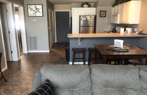 Camdenton Condo | Top-Floor Waterfront Condo with Pool & Golf Access