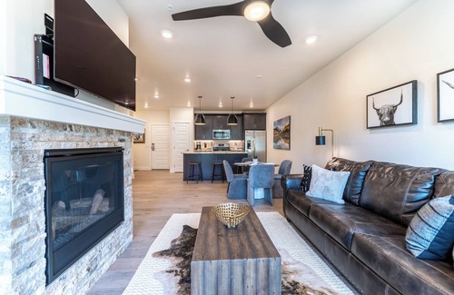 Lakeside Village Apartment | Clearwater Lofts #102: Family-Friendly Retreat with Kitchen