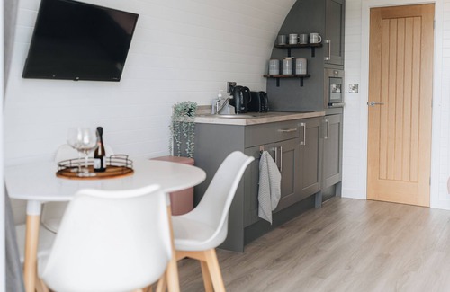 New Moat Cabin | Indulge in Cleddau Glamping Pod with Hot Tub for 4 Guests