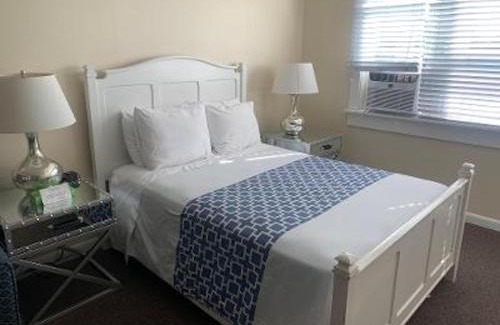 Ocean Beach Hotel | Oceanview Clegg's Hotel: Family-Friendly with Restaurant