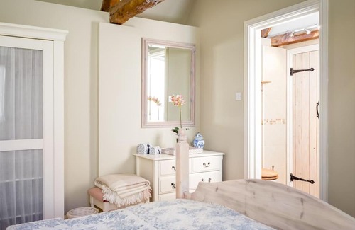 Condicote House | Pet-Friendly Retreat at Clematis Cottage - Rated 9.6/10