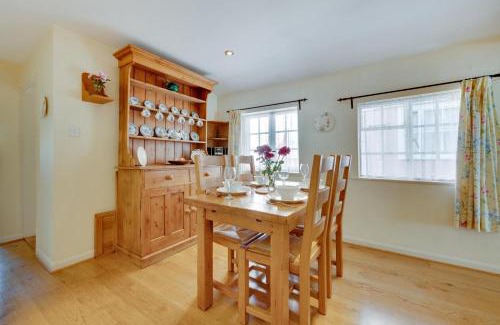 Lavenham House | Family-Friendly Retreat at Clematis Cottage Awaits You