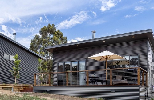 Eganstown House | Clematis Villa - Modern Couples Retreat with Scenic Views