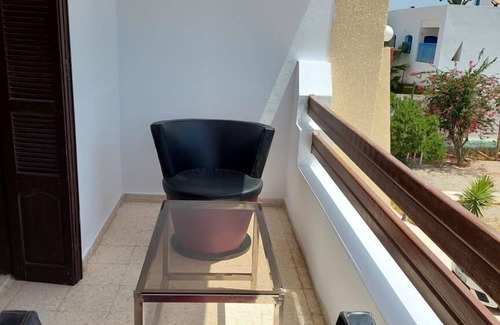 Sakiet Eddaier Apartment | Cozy Clementine Apartment with Ocean View & Spa Amenities