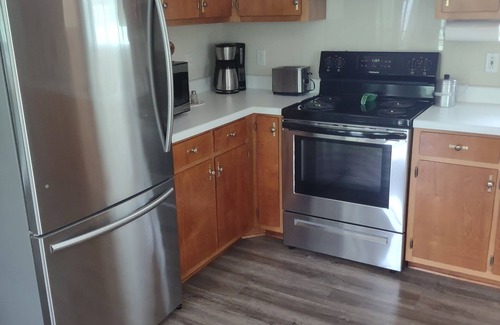 Kelso House | Tranquil Clementine Cottage: Pet Friendly by Lincoln Lake