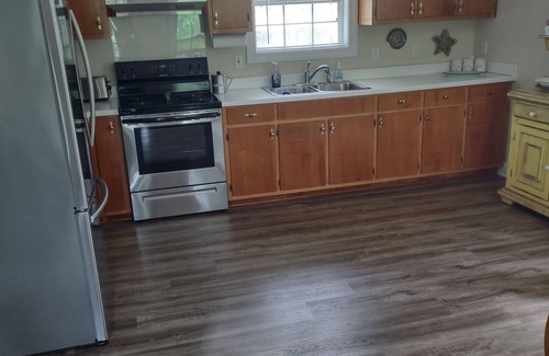 Kelso House | Tranquil Clementine Cottage: Pet Friendly by Lincoln Lake
