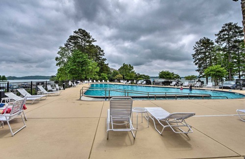 Salem Apartment | Clemson Game Retreat: Lakefront Keowee Key Condo