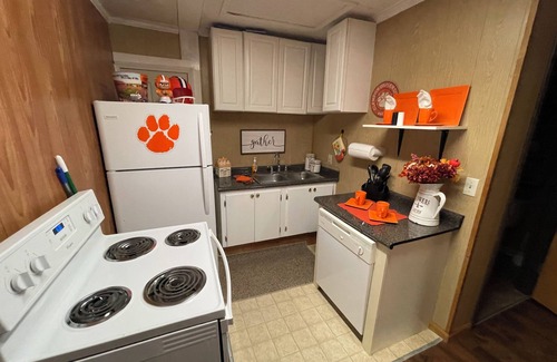 Seneca House | Ideal Clemson Lake Retreat for Game Day and University Events