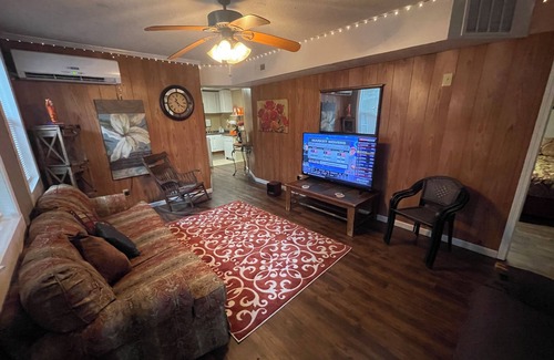 Seneca House | Ideal Clemson Lake Retreat for Game Day and University Events
