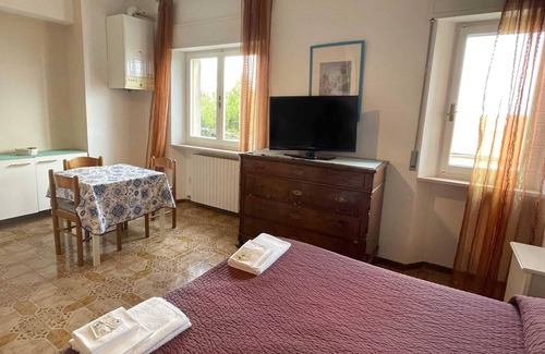 Falconara Marittima House | Relax at Cleo Magnolia: Spa & Family-Friendly Retreat