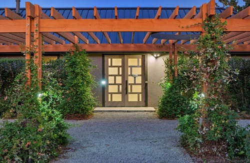 Walla Walla House | Cleo`s Suite - Walk to Caprio Cellars