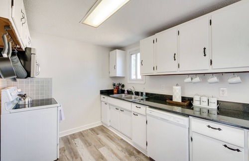 Cleveland Cottage | Pet-Friendly Cleveland Home with Fenced Yard, 10 Mi to City