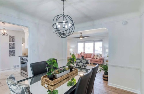 Cleveland House | Cleveland House: Garage, 3 Bedrooms & WiFi