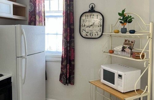 Winchester Apartment | Cleveland Park awesome Winchester 2 BR 1st fl napt. walk to everything!
