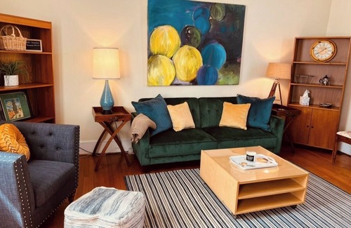 Winchester Apartment | Cleveland Park awesome Winchester 2 BR 1st fl napt. walk to everything!