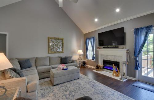 Helen House | Pet-Friendly Cleveland Retreat with Deck Near Winery