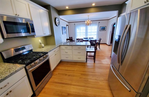 Cleveland House | Discover Cleveland's Urban Oasis: Rated 10/10 with Breakfast!
