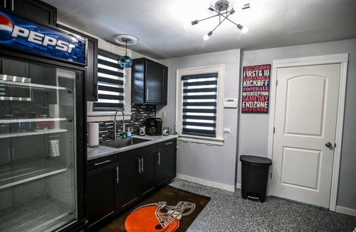 East Cleveland House | Discover Cleveland's Sports House: Themed Stay for 6