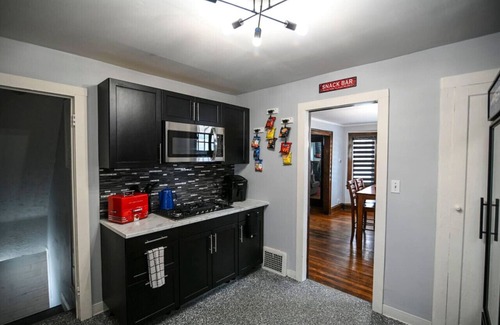 East Cleveland House | Discover Cleveland's Sports House: Themed Stay for 6