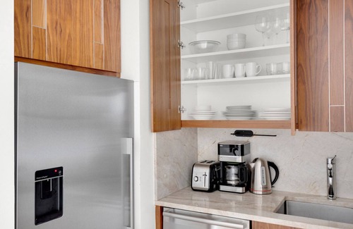 Gramercy Apartment | Modern Gramercy Park Studio with Gym & Pet-Friendly Perks