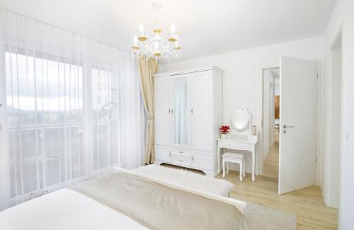 Tractorul Apartment | Elegant Cliché Luxury Apartment - 4-Star Stay with Kitchen