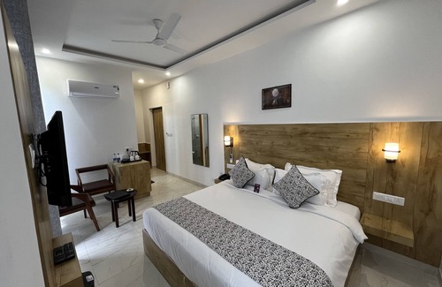 Sidhpur Hotel | Guest Rated 10/10: The Abode Dharamshala Awaits You