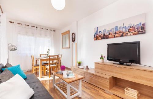 El Port Apartment | Family-Friendly Click&Flat Fira Gran Via with Great Reviews