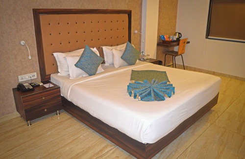 Jamnagar Hotel | Budget-Friendly Stay at Click Hotel By Suba with Dining Options