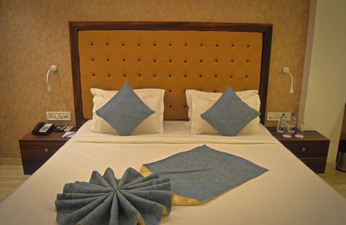 Jamnagar Hotel | Budget-Friendly Stay at Click Hotel By Suba with Dining Options