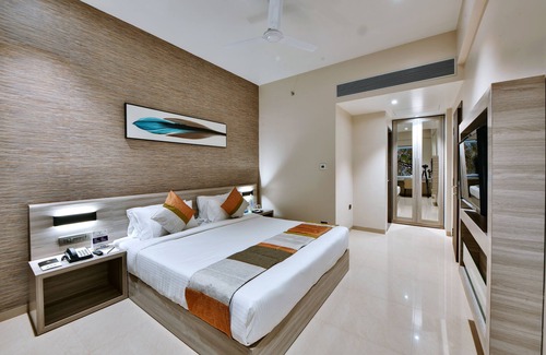 Rau Hotel | Discover Click Hotel Pithampur: Family-Friendly Retreat