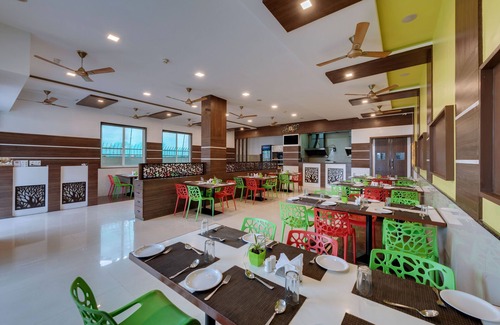Rajgurunagar Hotel | Discover Click Hotel Sagar Plaza Chakan, Pune with Pool & Dining