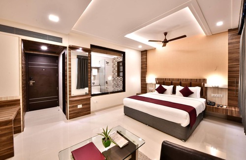 Rajgurunagar Hotel | Discover Click Hotel Sagar Plaza Chakan, Pune with Pool & Dining
