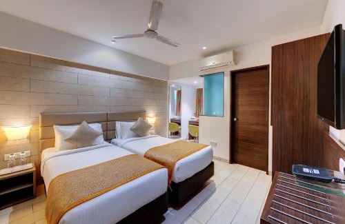 Sayajiganj Hotel | Convenient Stay at Click Hotel Vadodara by Railway Station