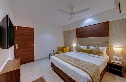 Sayajiganj Hotel | Convenient Stay at Click Hotel Vadodara by Railway Station