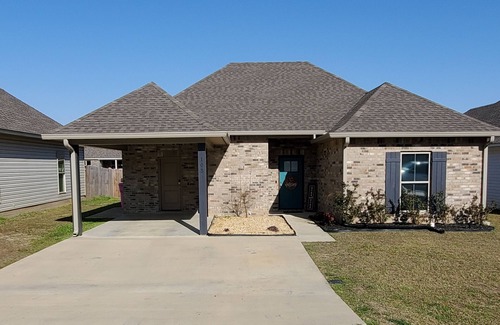 Calhoun House | Discover Covered Parking, Free Wifi & Smart TVs Awaits